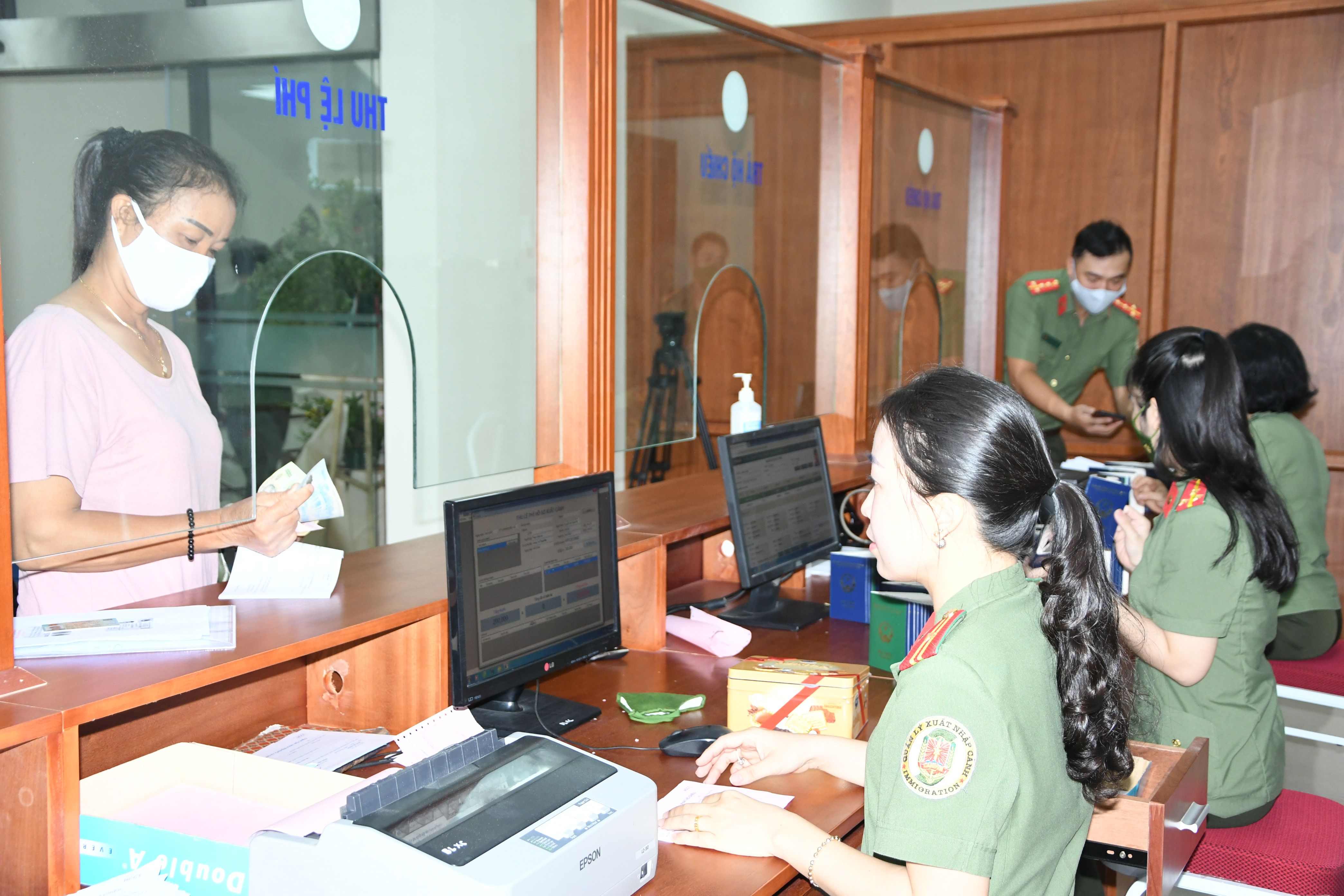 Giới thiệu phim “Hướng dẫn sử dụng dịch vụ công trực tuyến cấp hộ chiếu phổ thông không gắn chip điện tử ở trong nước”